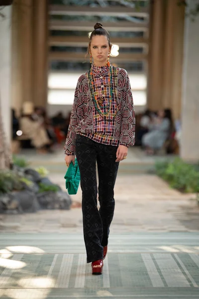 Look 14